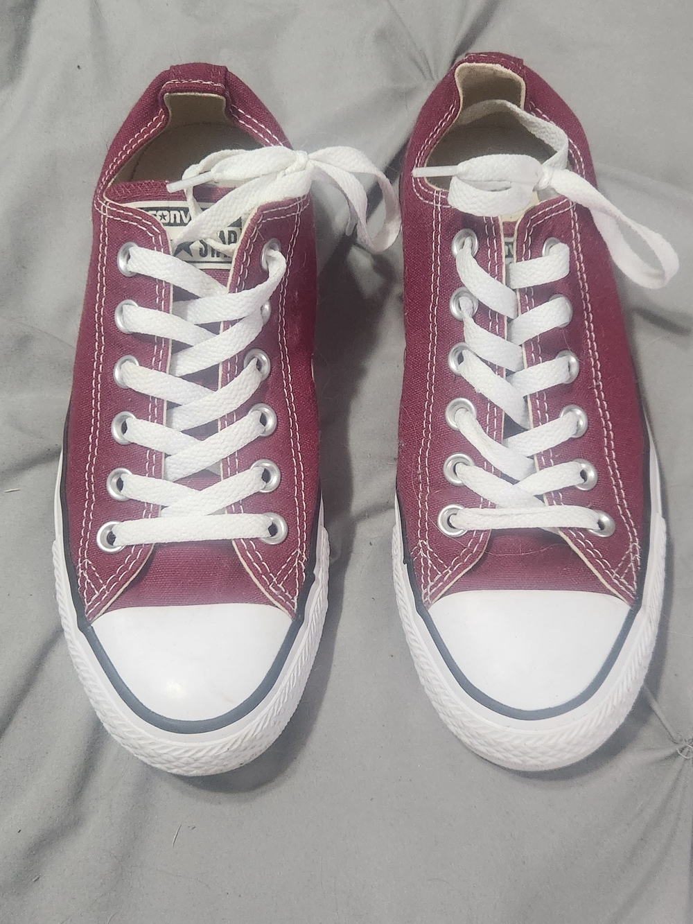 Converse Womens Chuck Taylor Low-Top Sneakers in Burgundy with White Laces